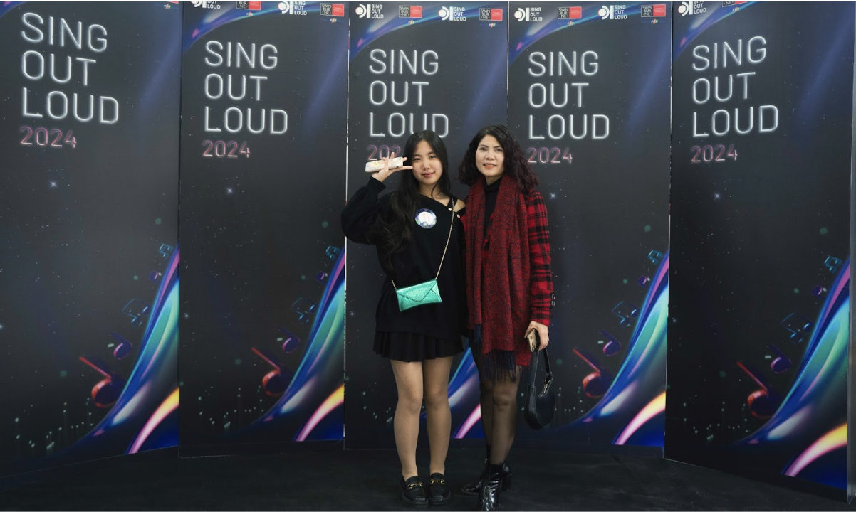 GẦN 200 THÍ SINH TRÊN TOÀN QUỐC ĐẾN THAM DỰ VÒNG THỬ GIỌNG SING OUT LOUD 2024 8 Thí sinh cùng gia đình tại điểm thi Hà Nội.